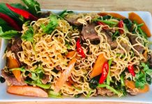 Hướng dẫn cách làm mì xào bò rau cải ‘chuẩn chef’ vừa nhanh, vừa tiện