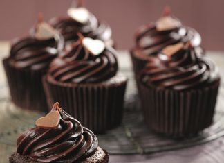 Cách làm bánh cupcake socola mềm mịn ngon tuyệt đỉnh