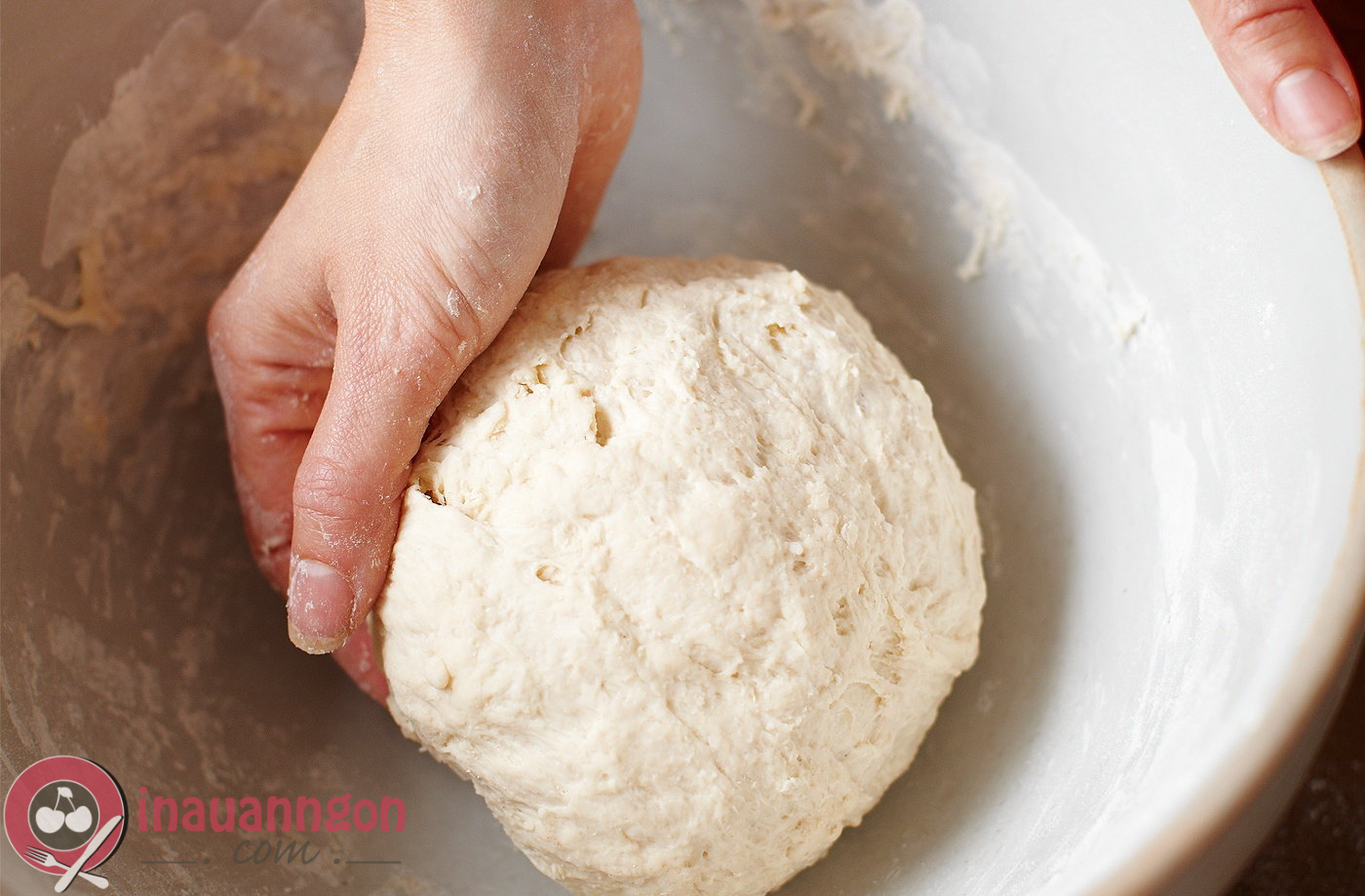 Nhồi bột là công đoạn quan trọng quyết định chất lượng của bánh bao