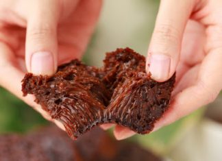 Mẹo hay với 2 cách làm bánh bò thốt nốt nướng mềm, dai, thơm phức mùi đường