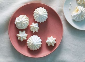 Tự tay làm bánh sữa chua khô cho bé ăn dặm đảm bảo nhất