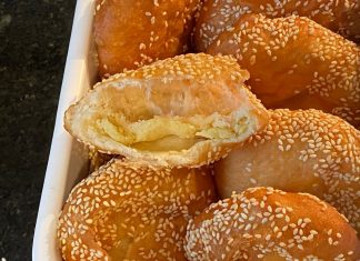 Trổ tài nấu nướng với cách làm bánh tiêu đậu xanh lạ miệng