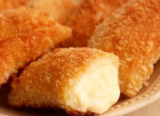 Làm bánh sữa chua chiên vỏ giòn rụm, nhân tan chảy đãi cả nhà