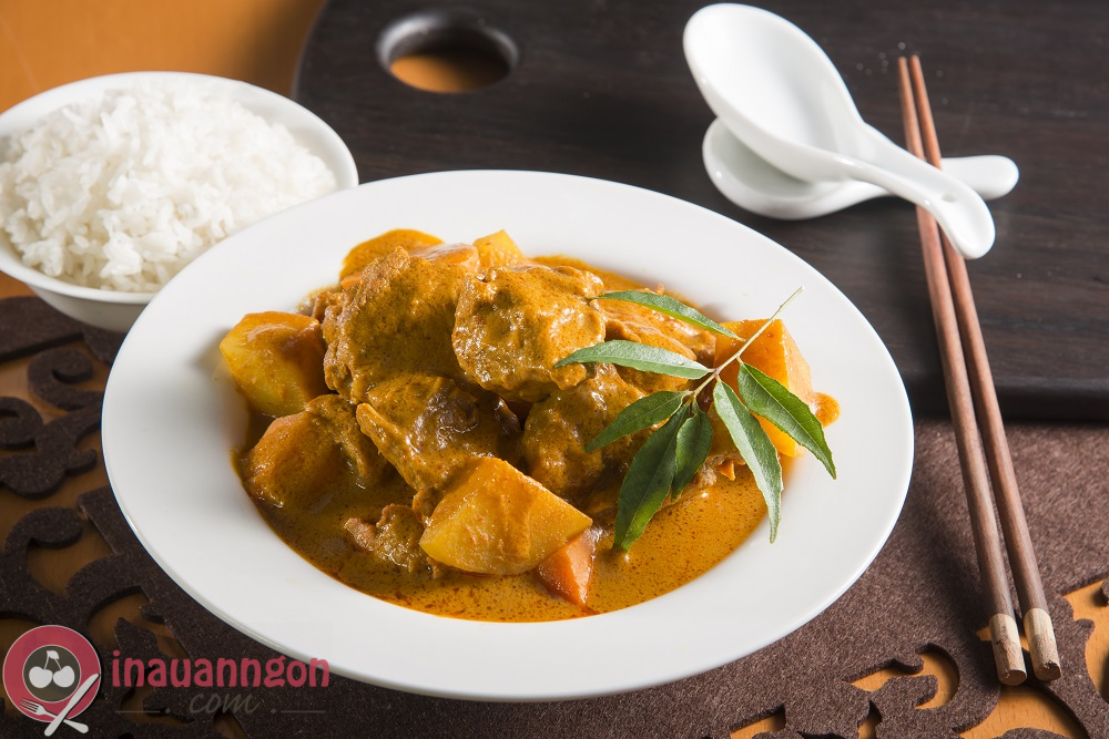 Cà ri thịt heo là món ăn từ Ấn Độ nhưng đã được cải biến để phù hợp khẩu vị người Việt