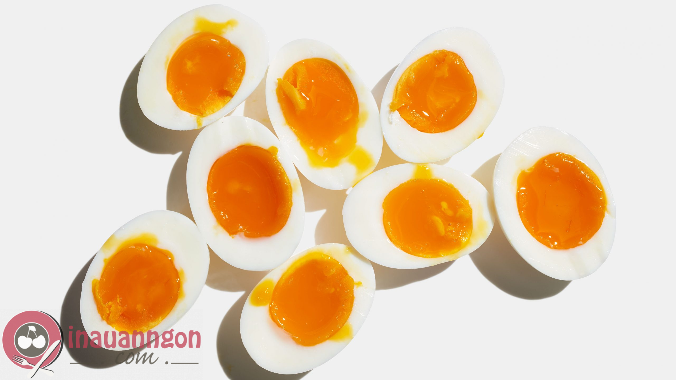 Thời gian luộc trứng tùy ý, nếu thích trứng lòng đào canh từ 4 - 6 phút kể từ khi nước sôi