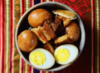 Ngon khó cưỡng với món thịt kho tàu nước dừa đơn giản