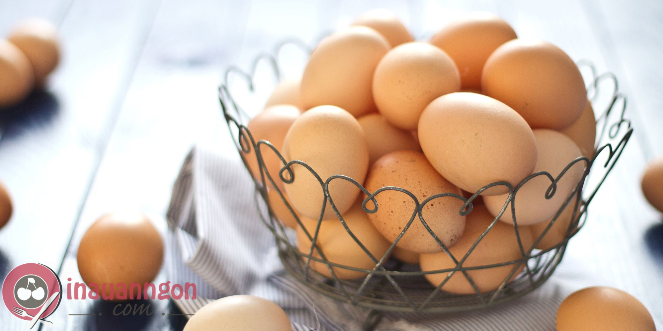 Trứng gà luộc chứa lượng calo thấp, chỉ ở mức 70 - 75 calo cho quả trứng vừa