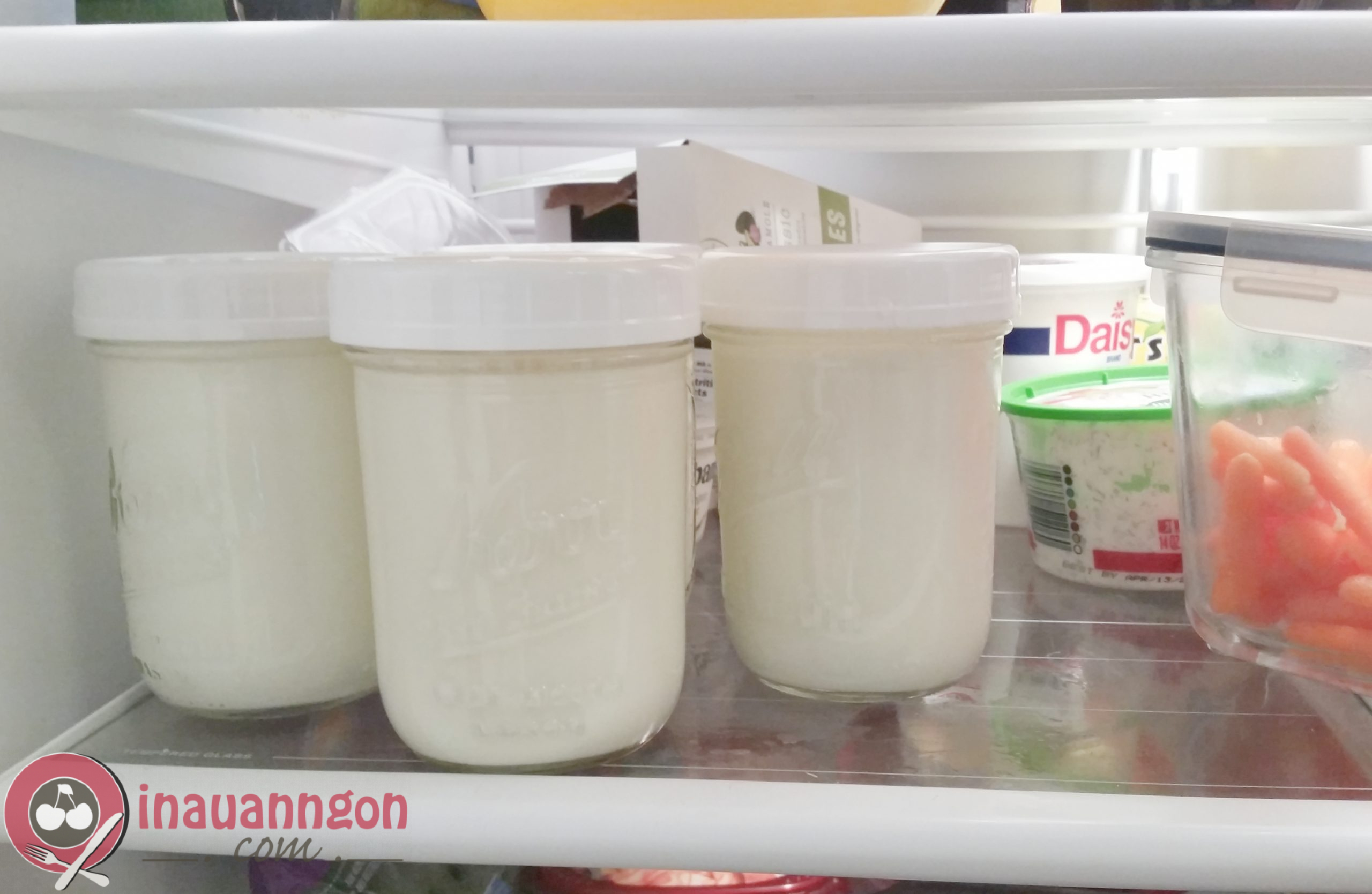 Cho sữa chua vào ngăn mát tủ lạnh 