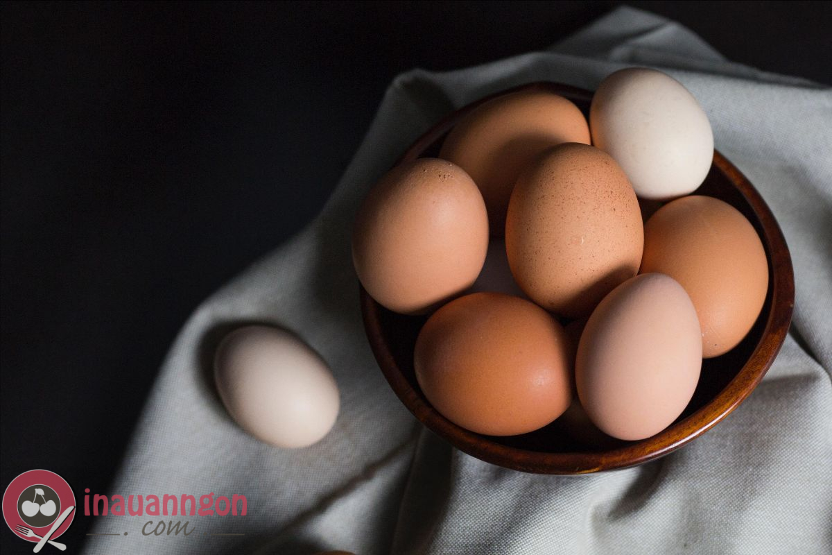 Chọn trứng gà mới để tăng chất lượng món ăn