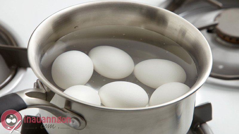 Luộc trứng vịt lộn chín ngon từ 15 - 20 phút là được
