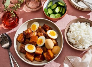 Cách làm thịt kho tàu với trứng nước dừa thơm nức mũi