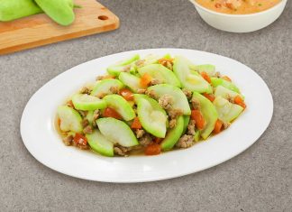 Cách làm bầu xào thịt heo cho bữa cơm thêm thanh vị