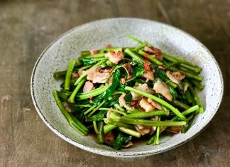 Mách bạn 2 cách làm rau muống xào thịt heo ngon giòn ăn là ghiền