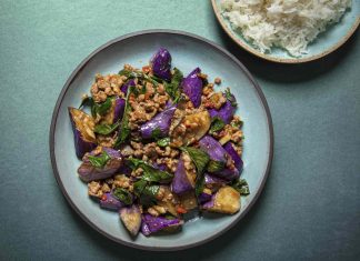 Bỏ túi 3 công thức làm cà tím xào thịt ba chỉ ngon xuất sắc