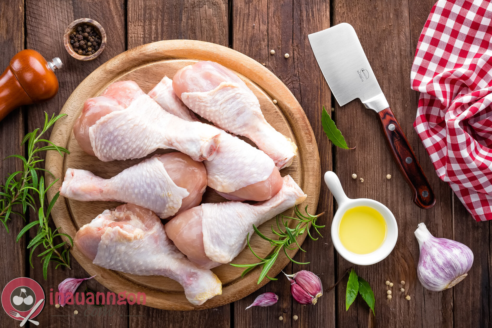 Chọn thịt gà thơm ngon để đảm bảo chất lượng món ăn 