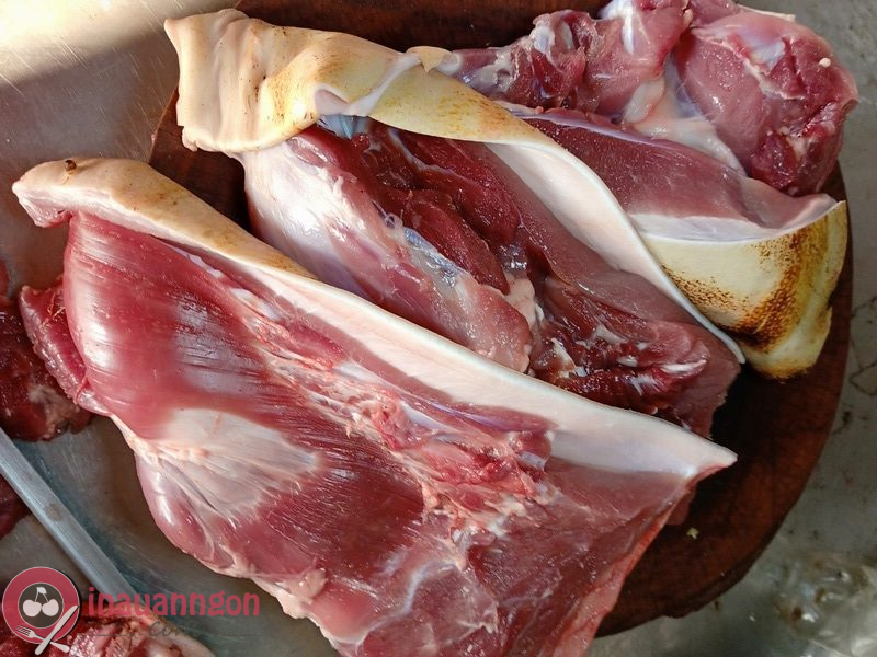 Chọn thịt heo ngon để đảm bảo chất lượng cho món ăn