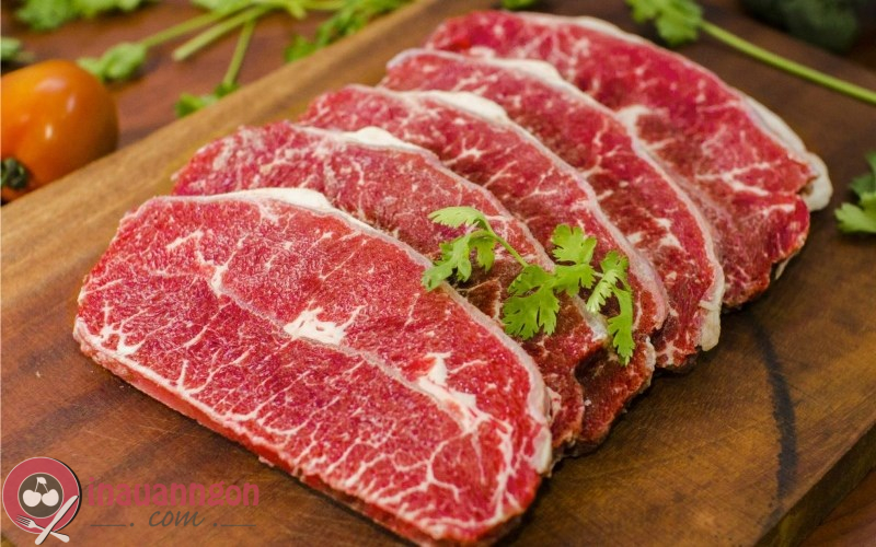 Chọn thịt bò tươi ngon để giúp món ăn thêm ngon 