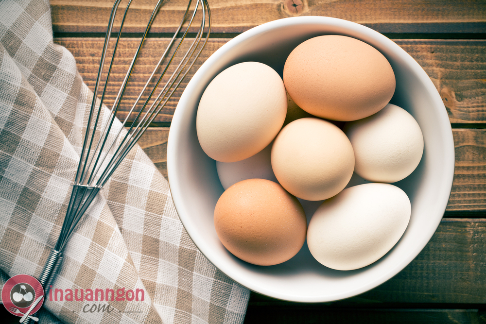 Chọn trứng mới để đảm bảo hương vị món ăn