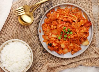 Cách làm thịt xào kim chi ăn lạ miệng mà cực ngon