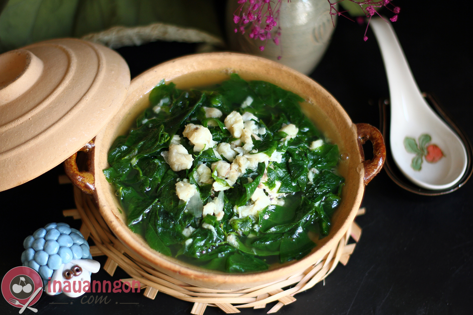 Canh rau ngót - món ăn quen thuộc của ẩm thực Việt