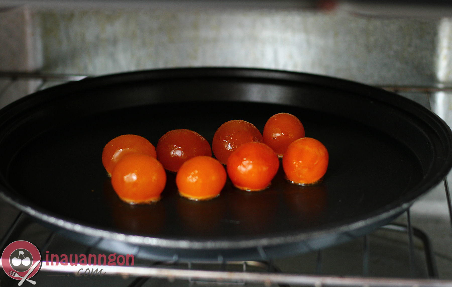 Nướng trứng muối trong lò nướng ở 170 độ C trong 15 phút