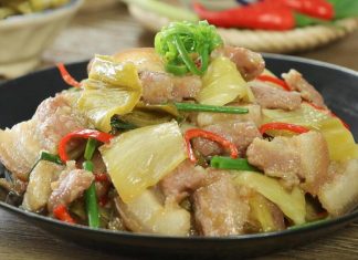 Chỉ 5 phút làm thịt lợn xào dưa chua chiêu đãi cả nhà