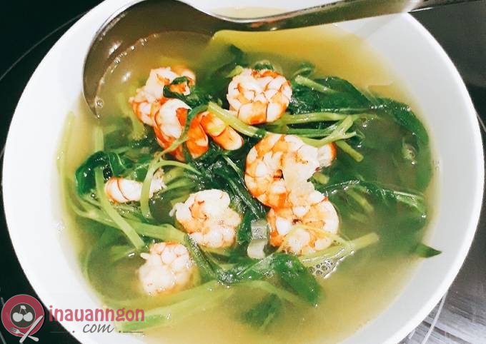 Canh rau muống là món ăn quen thuộc của các gia đình Việt