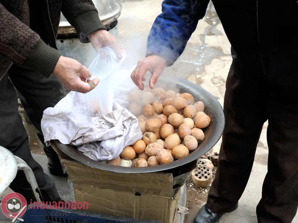 Trứng luộc nước tiểu của người Trung Quốc có cách thực hiện đơn giản