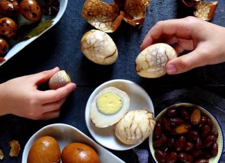 Trứng luộc nước tiểu – Một món ăn lạ có nguồn gốc từ Trung Quốc